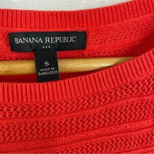 Banana Republic coral / red 3/4 sleeve holey viscose scoop neck sweater size S